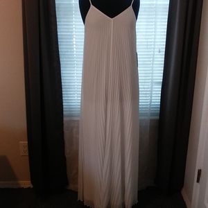 Express White Pleated Floor Lenght Dress size XS